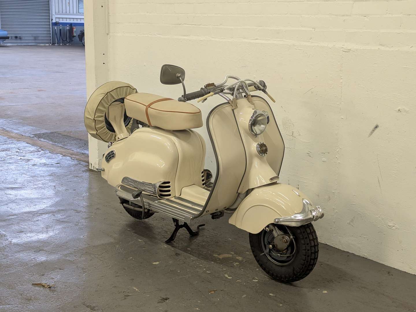 <p>1956 LAMBRETTA 150</p>