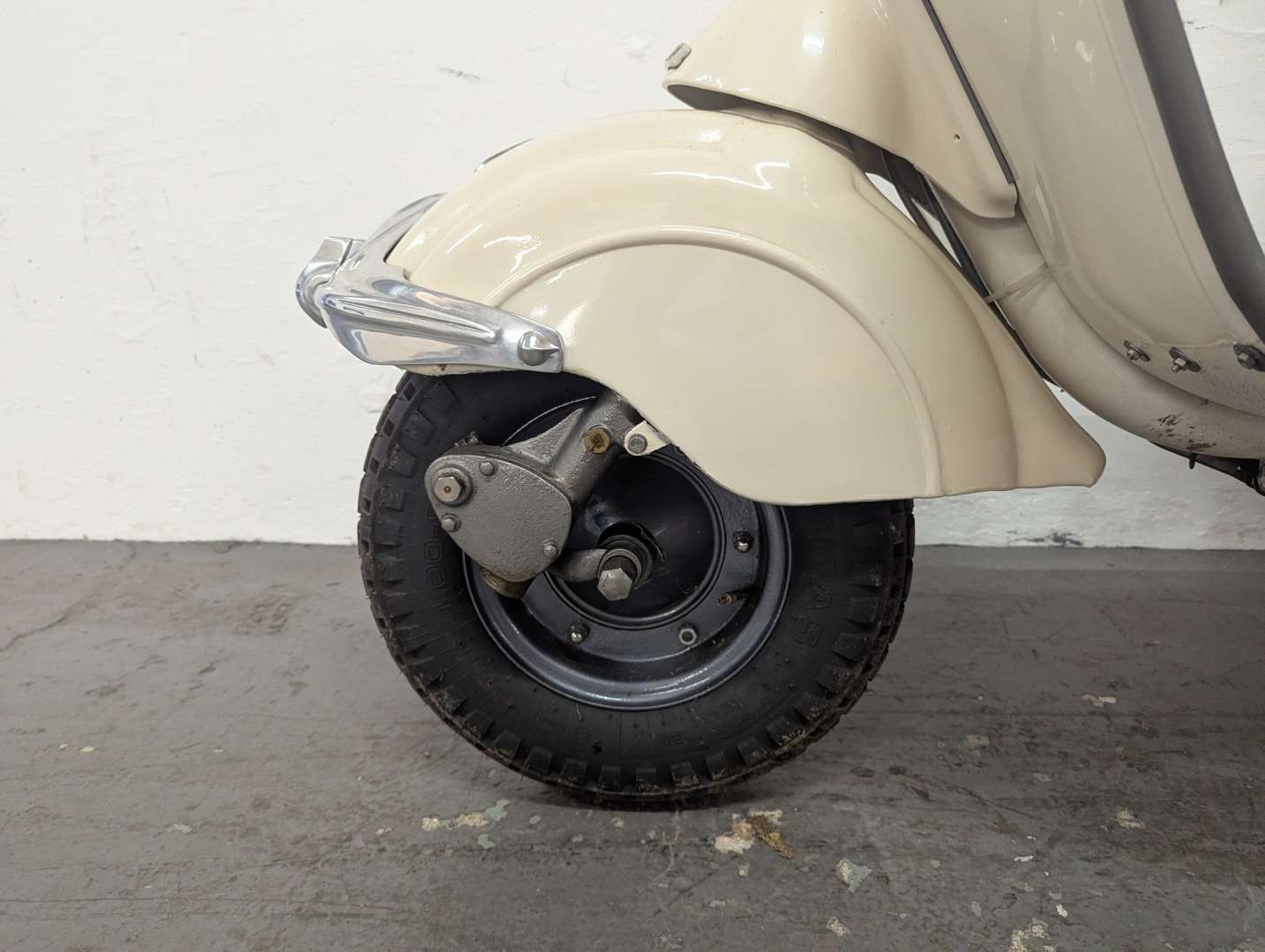 <p>1956 LAMBRETTA 150</p>