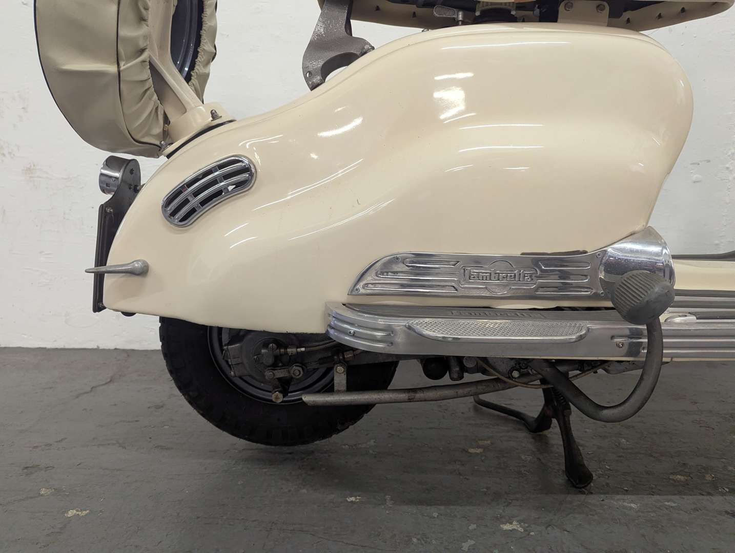 <p>1956 LAMBRETTA 150</p>