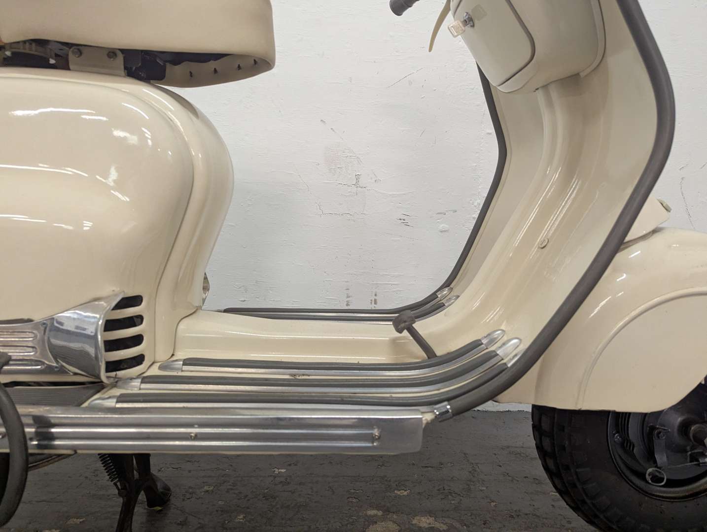 <p>1956 LAMBRETTA 150</p>