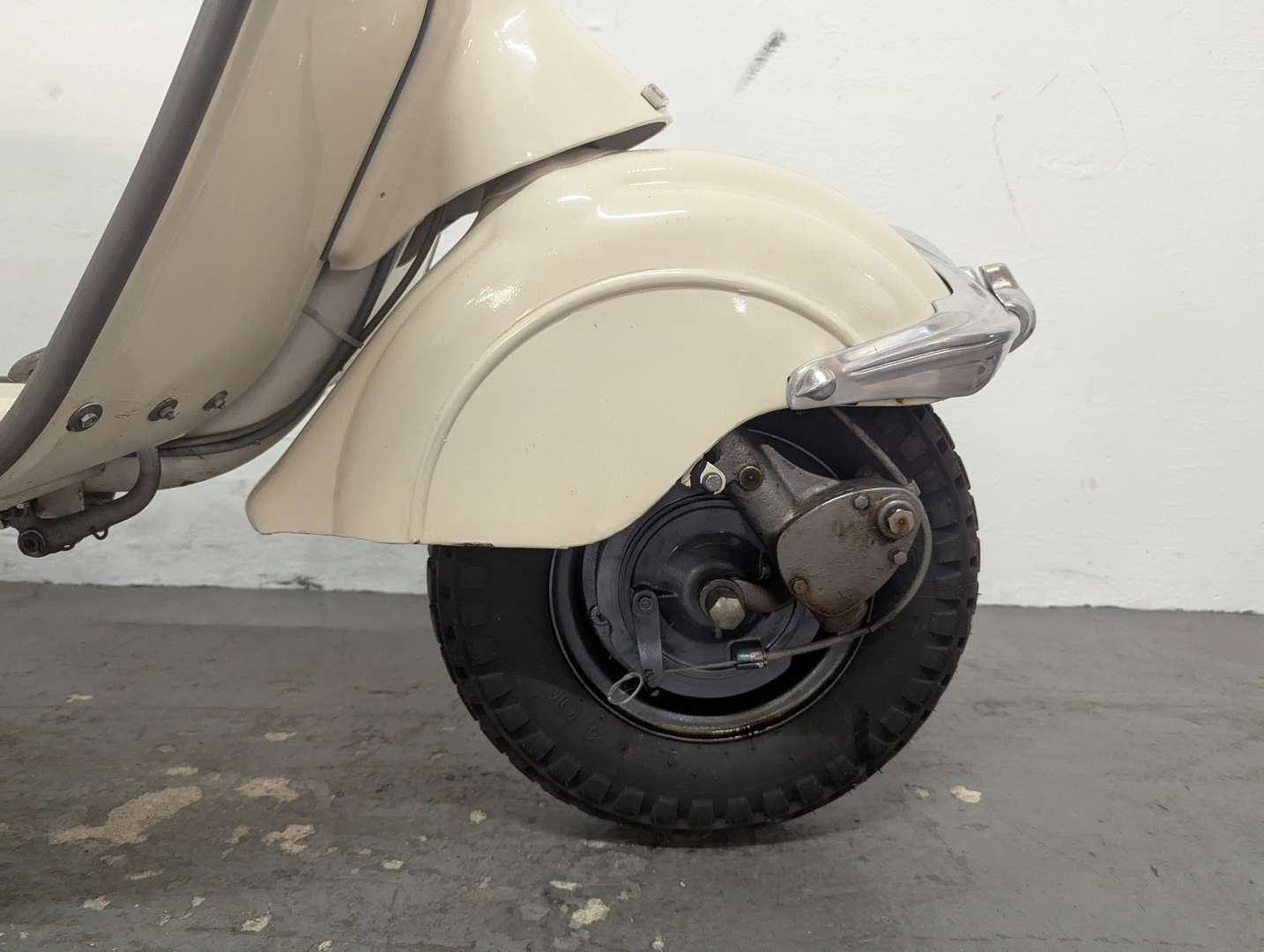 <p>1956 LAMBRETTA 150</p>