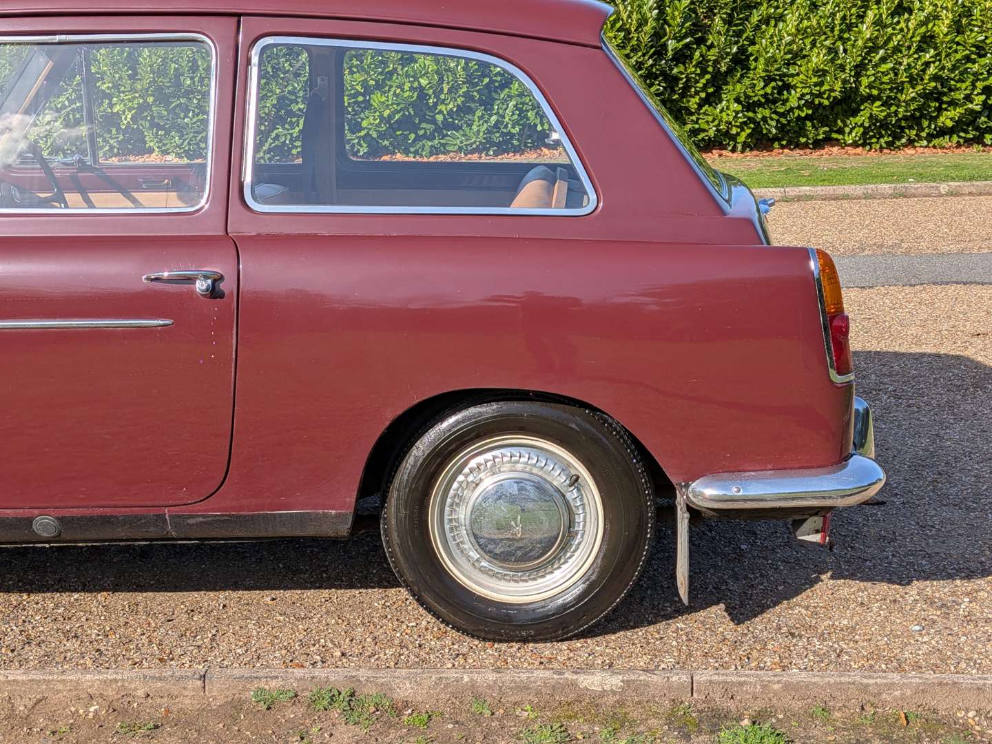 <p>1966 AUSTIN A40 FARINA</p>