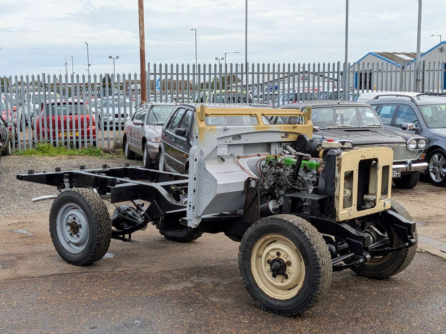 <p>1977 LAND ROVER SANTANA LHD</p>