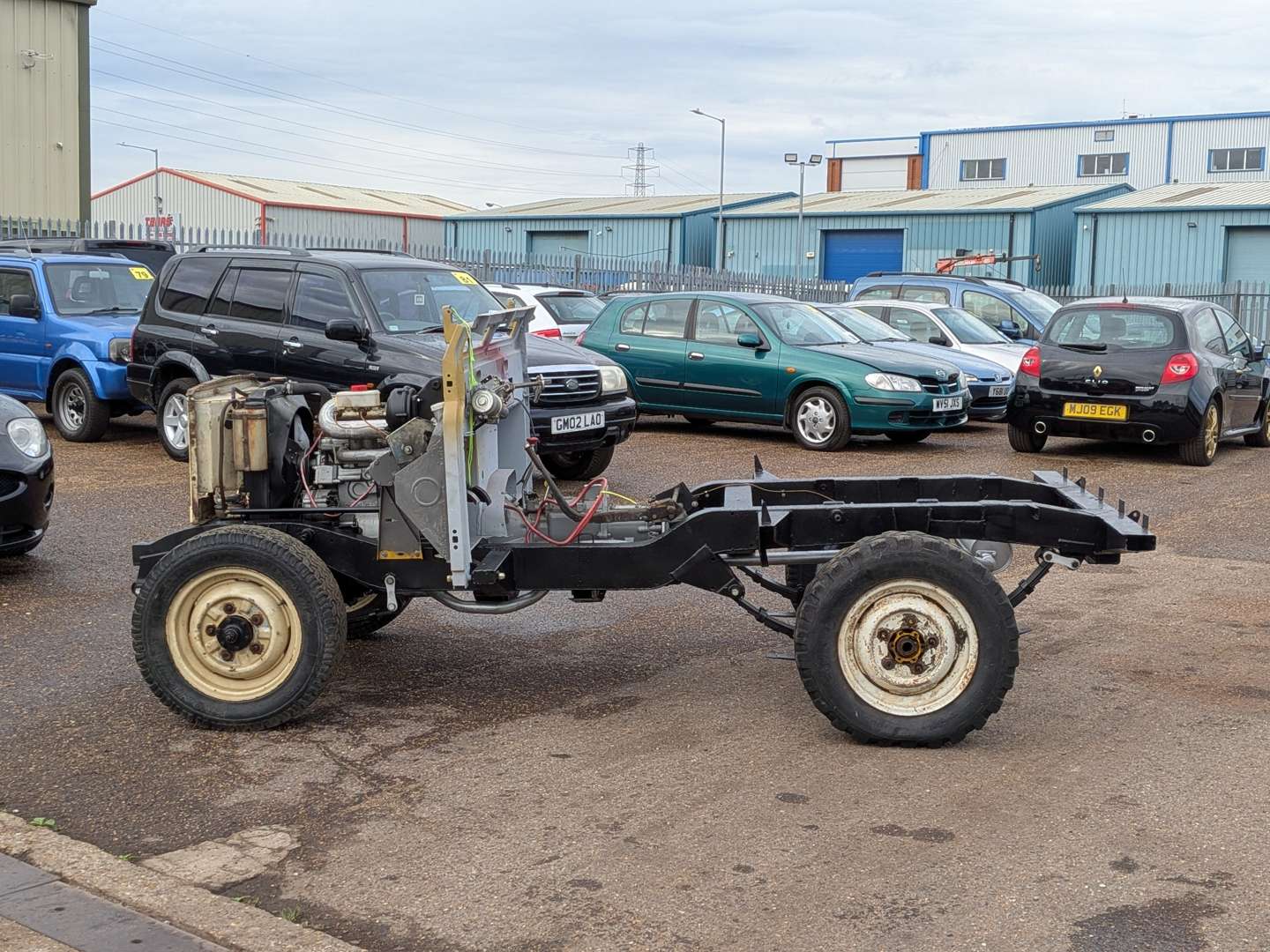 <p>1977 LAND ROVER SANTANA LHD</p>