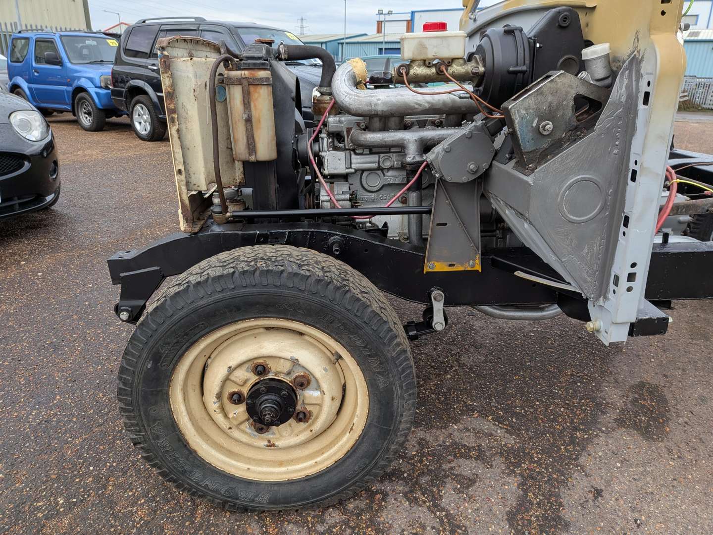 <p>1977 LAND ROVER SANTANA LHD</p>