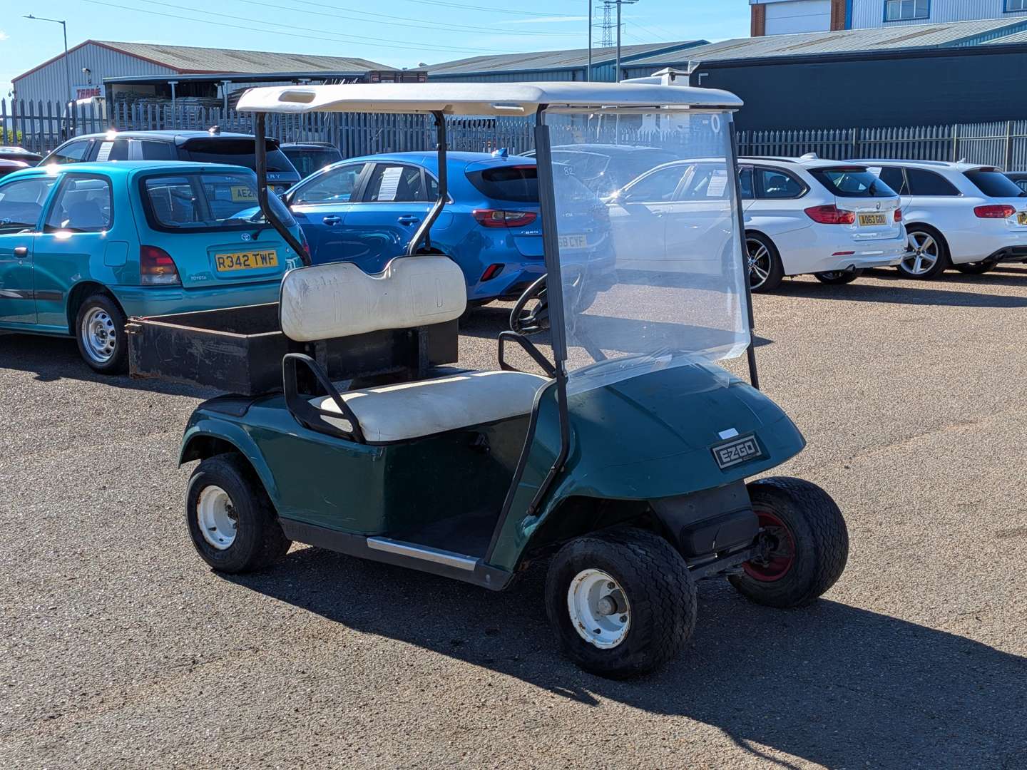 <p>CIRCA 1990 GOLF BUGGY EZGO</p>