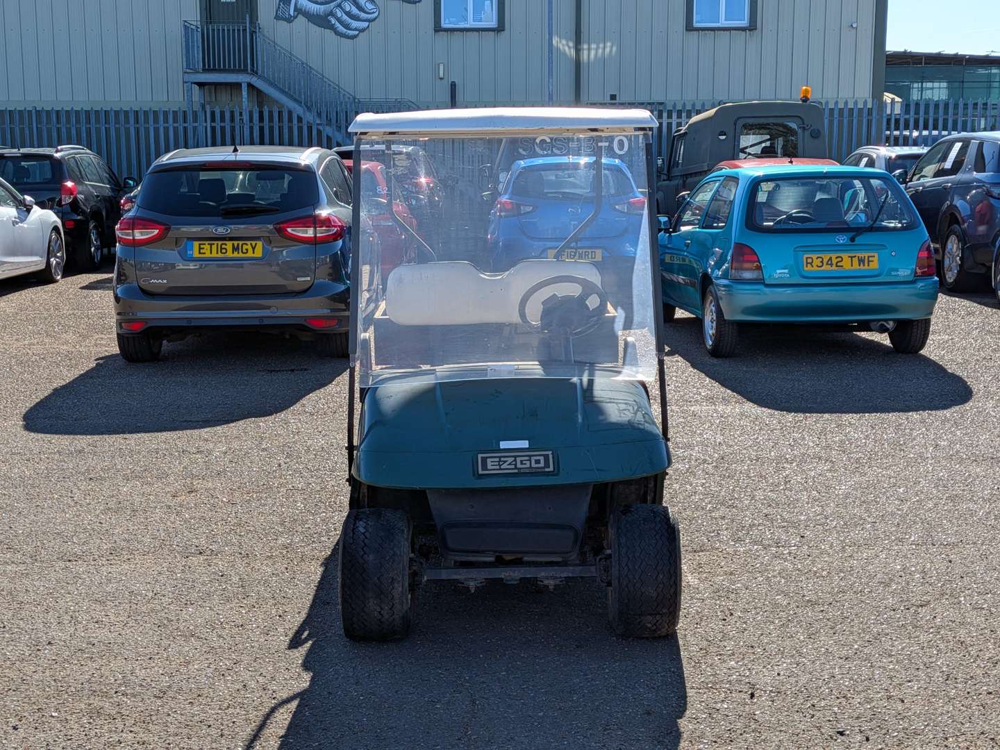 <p>CIRCA 1990 GOLF BUGGY EZGO</p>
