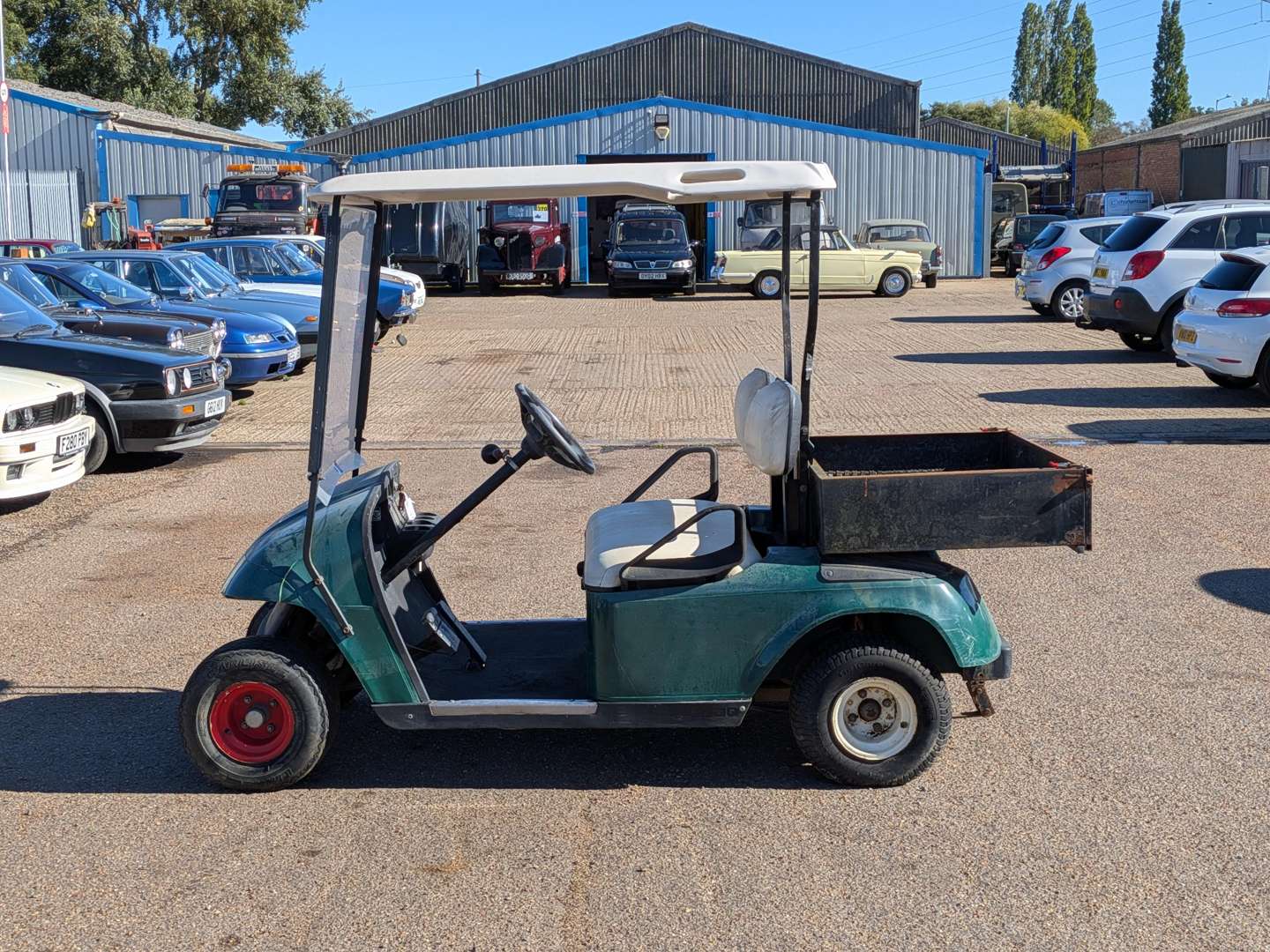 <p>CIRCA 1990 GOLF BUGGY EZGO</p>