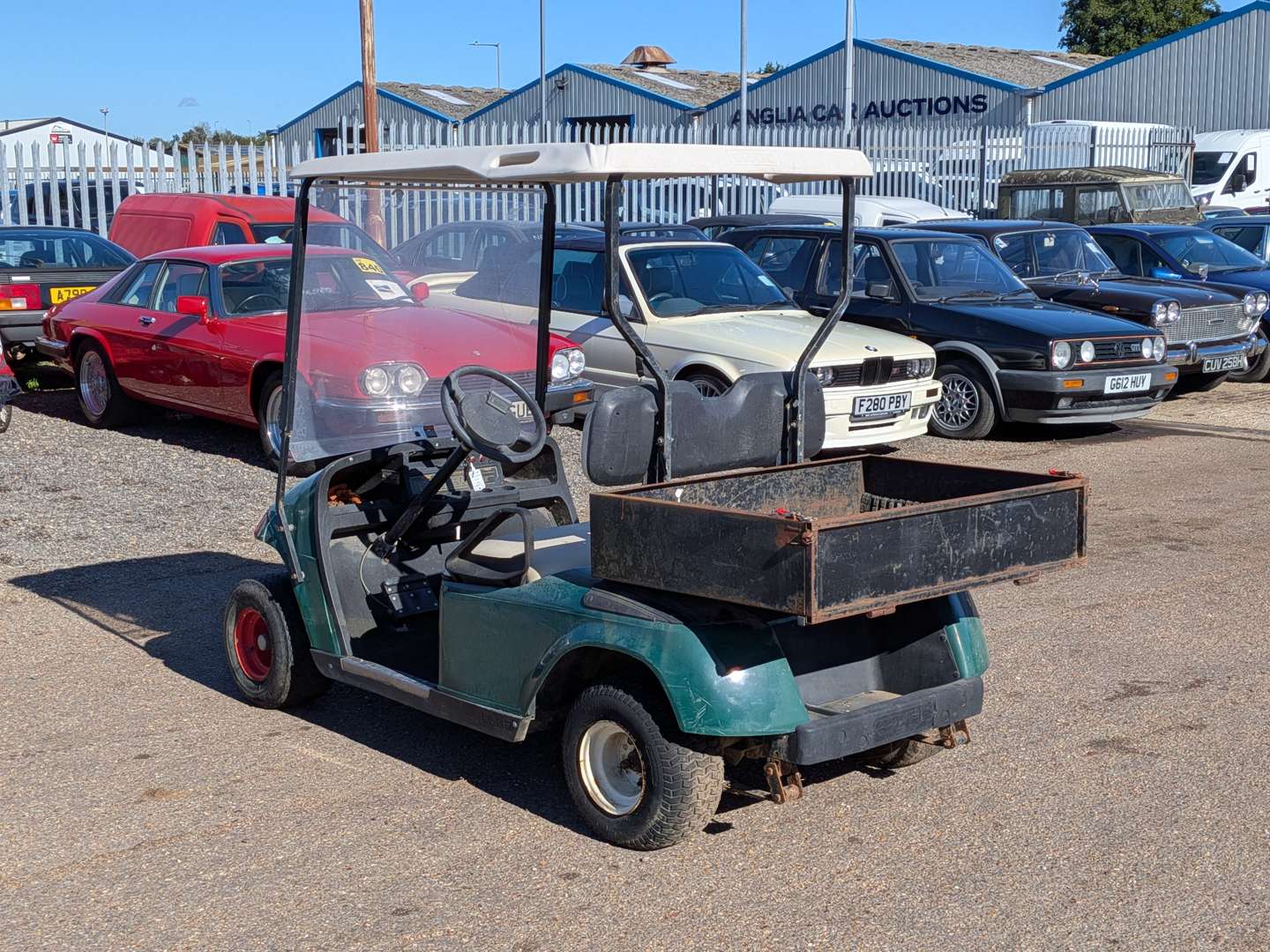 <p>CIRCA 1990 GOLF BUGGY EZGO</p>