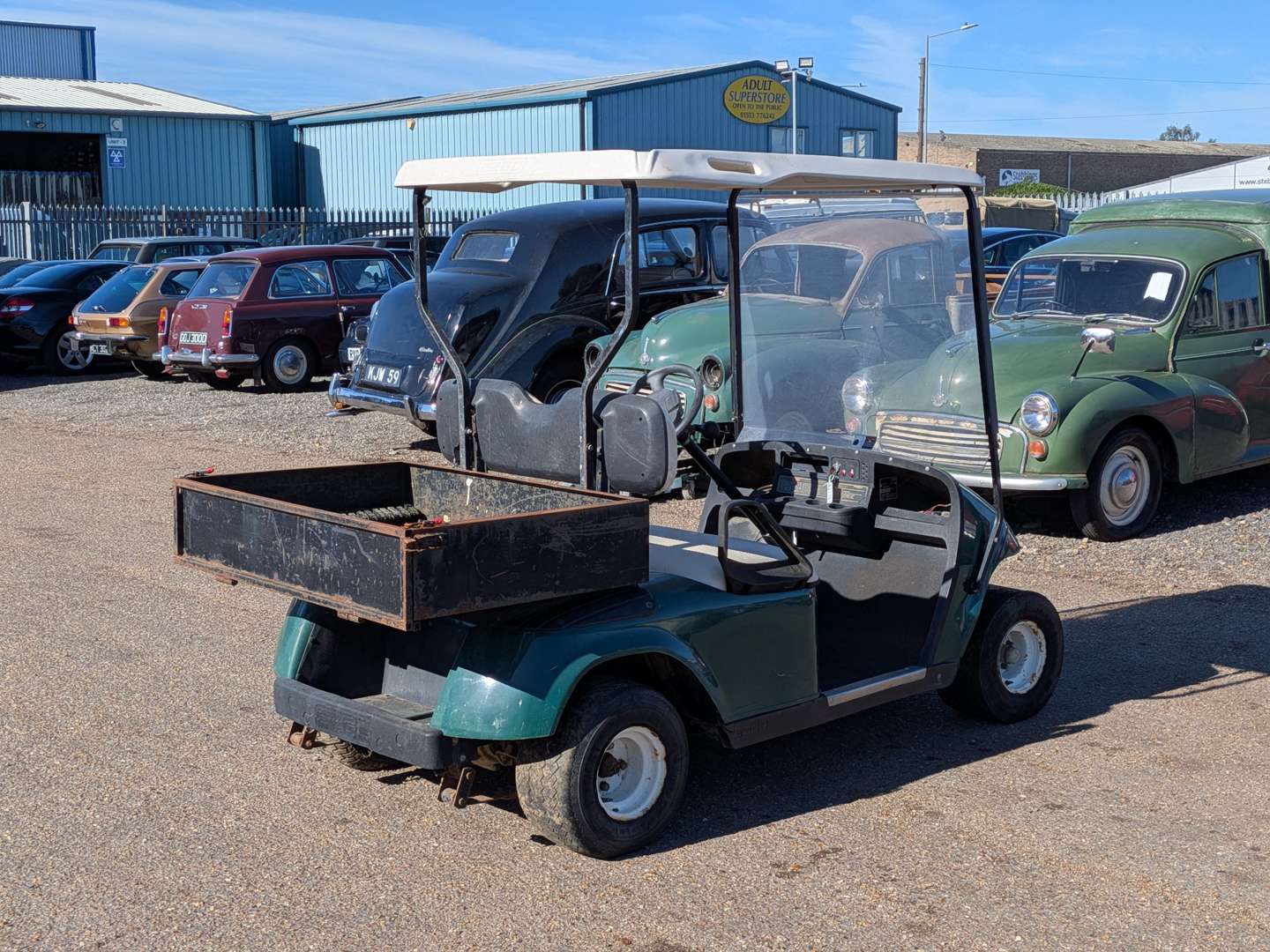 <p>CIRCA 1990 GOLF BUGGY EZGO</p>