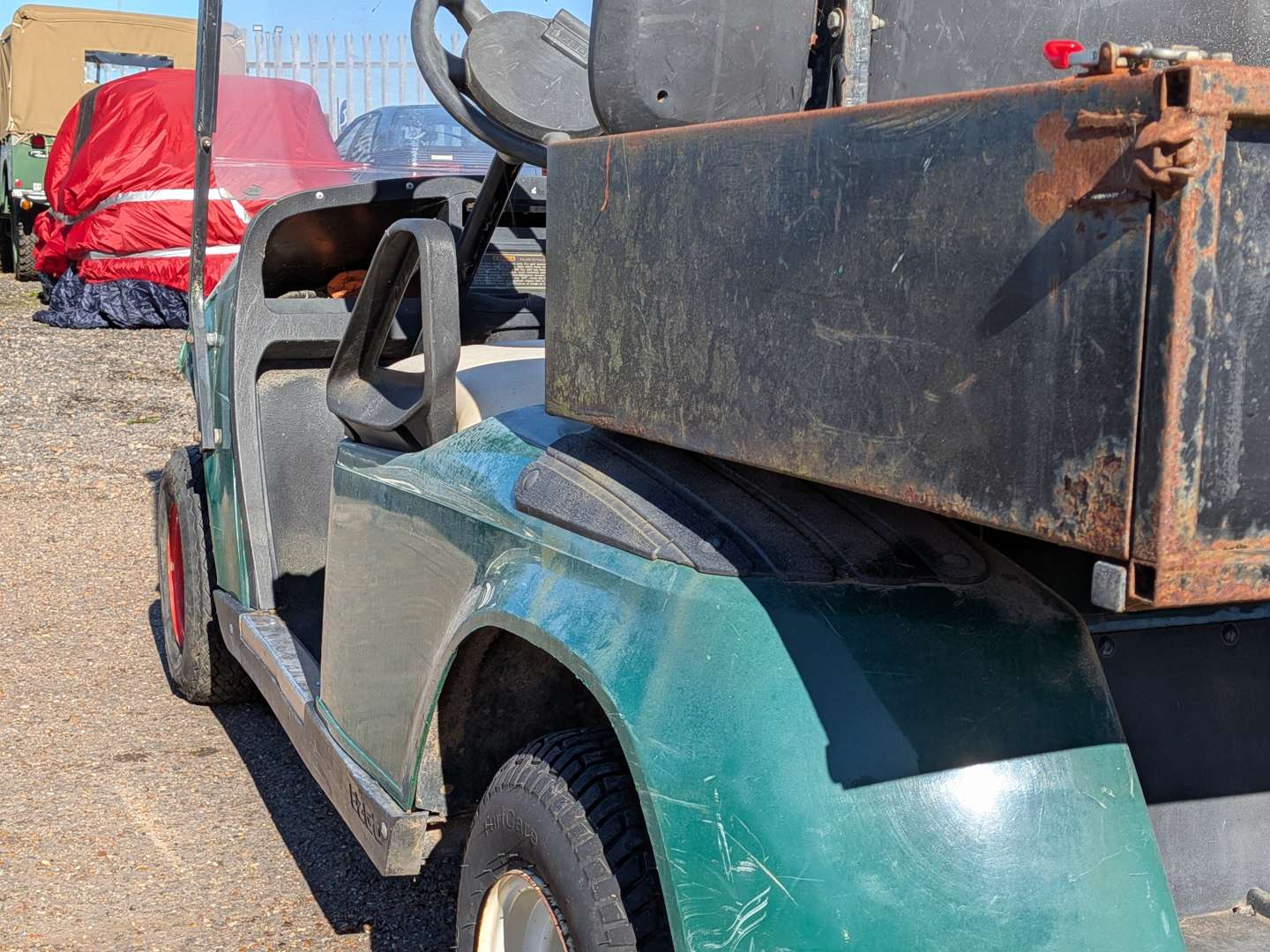 <p>CIRCA 1990 GOLF BUGGY EZGO</p>