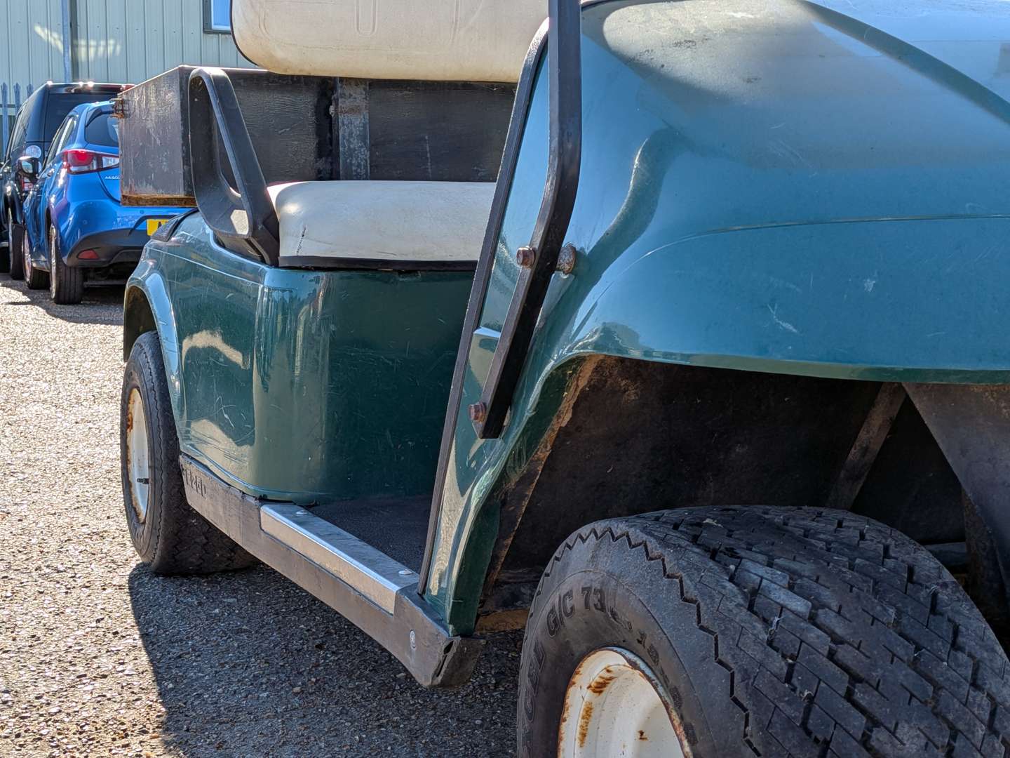 <p>CIRCA 1990 GOLF BUGGY EZGO</p>