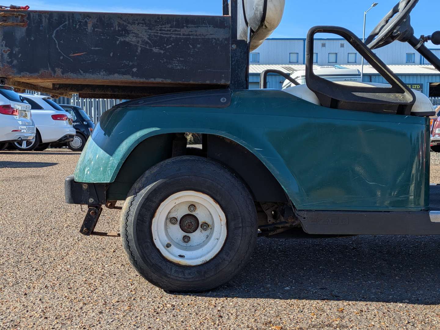 <p>CIRCA 1990 GOLF BUGGY EZGO</p>