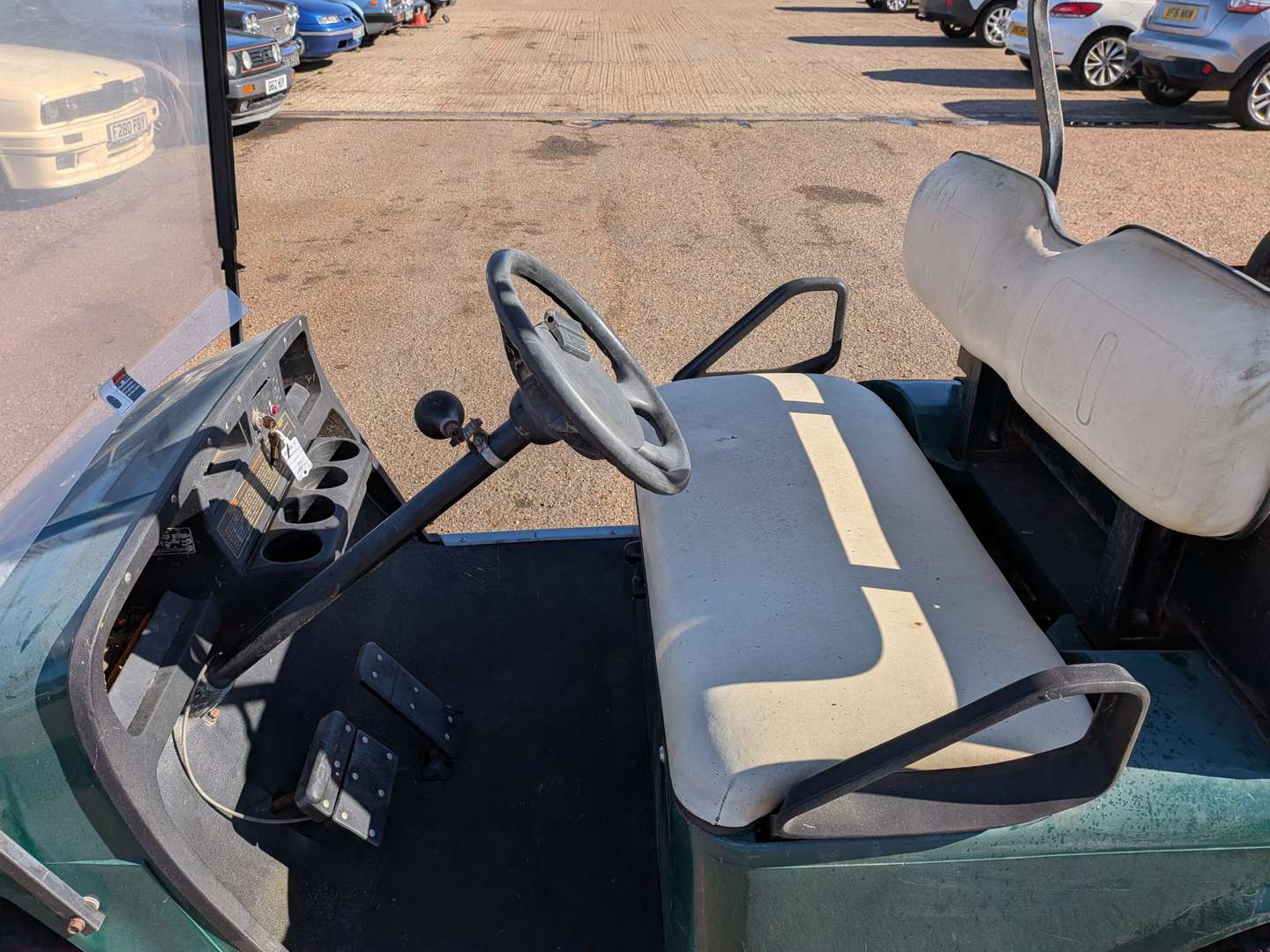 <p>CIRCA 1990 GOLF BUGGY EZGO</p>