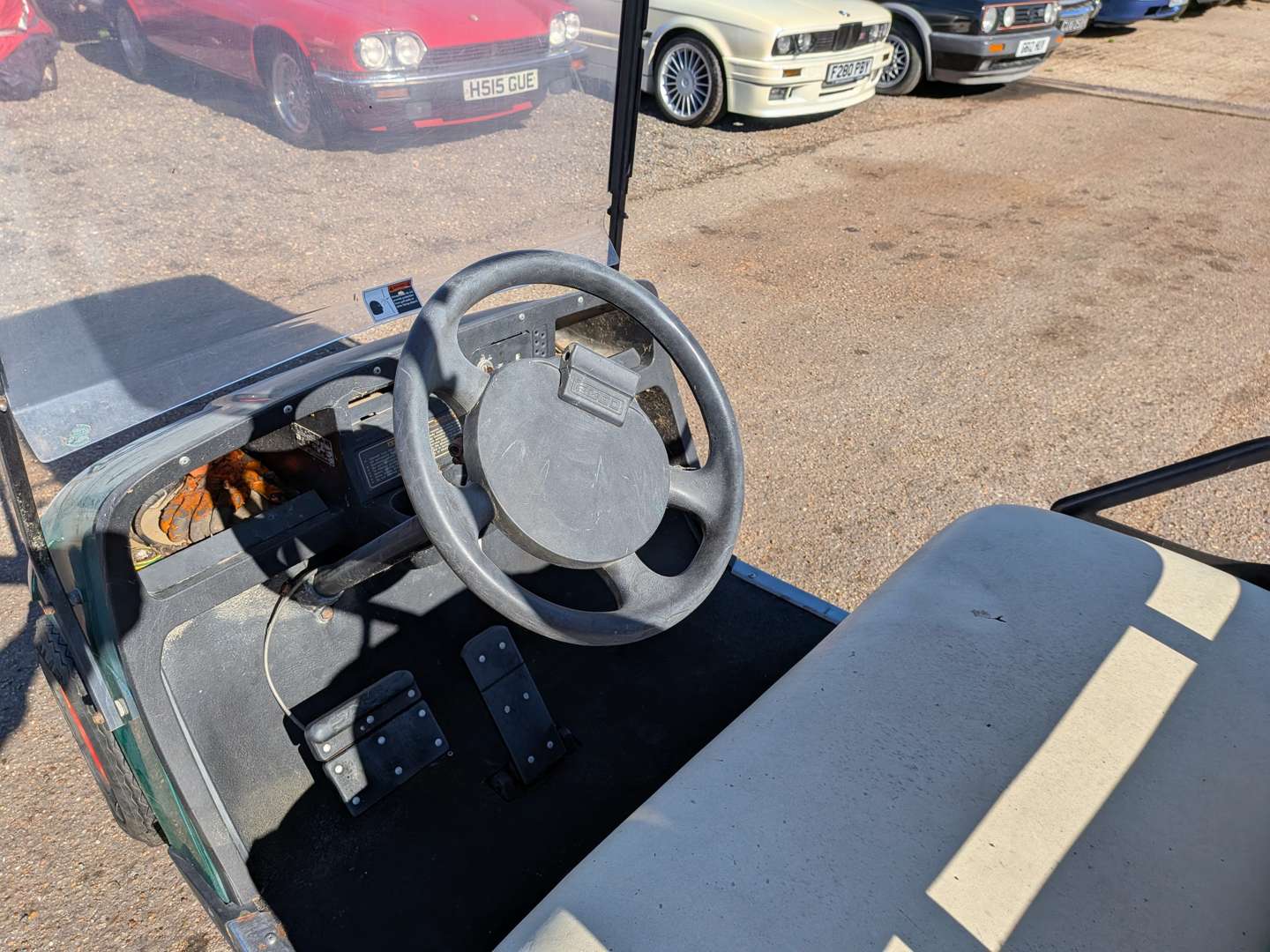 <p>CIRCA 1990 GOLF BUGGY EZGO</p>