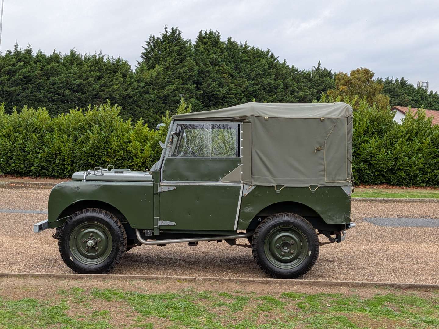 <p>1957 LAND ROVER SERIES 1 80"</p>