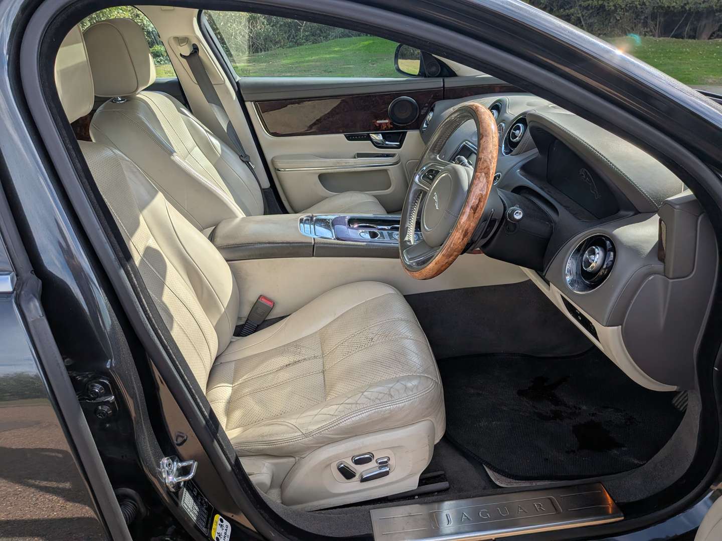 <p>2010 JAGUAR XJ PREMIUM LUXURY V6</p>