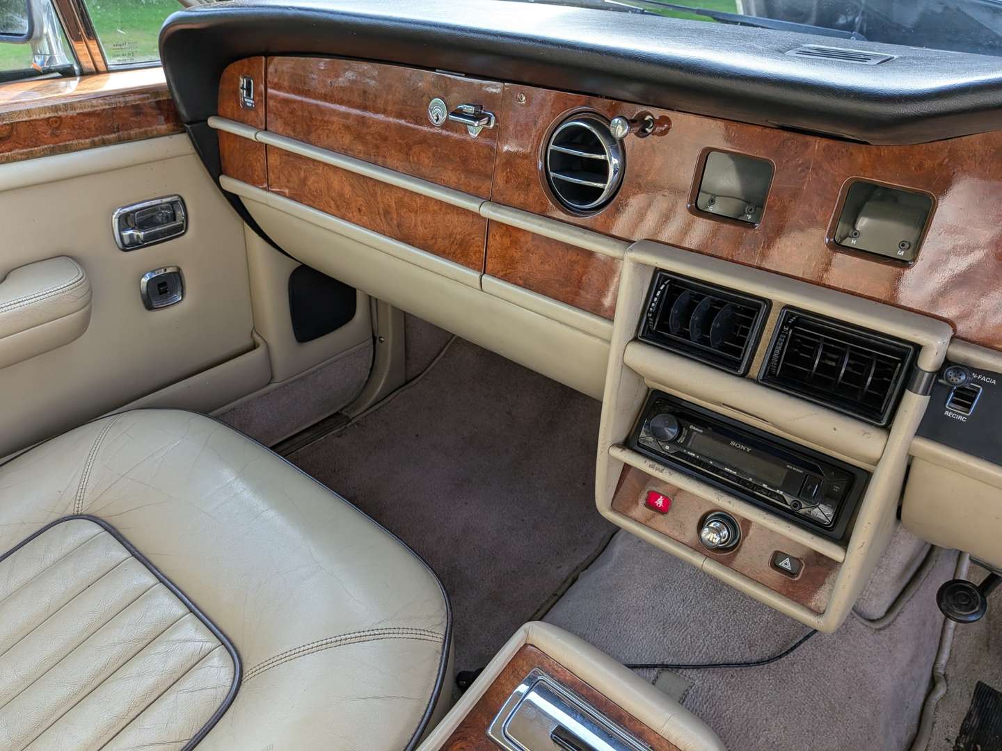 <p>1987 ROLLS ROYCE SILVER SPIRIT</p>