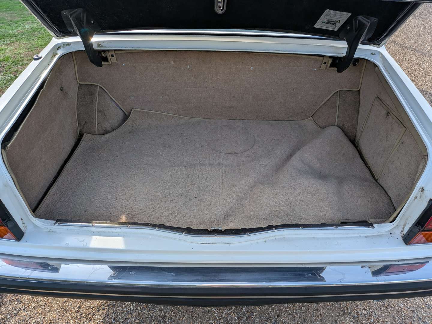 <p>1987 ROLLS ROYCE SILVER SPIRIT</p>