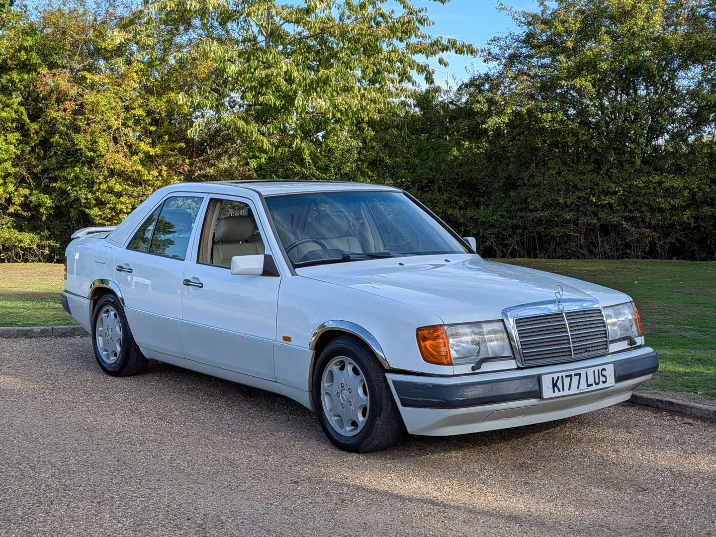 <p>1992 MERCEDES 300E W124 AUTO</p>