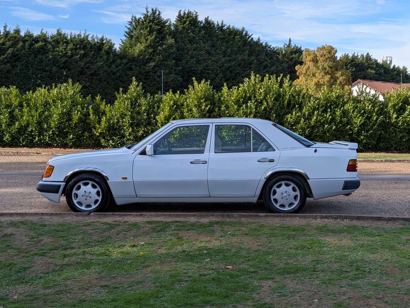 <p>1992 MERCEDES 300E W124 AUTO</p>