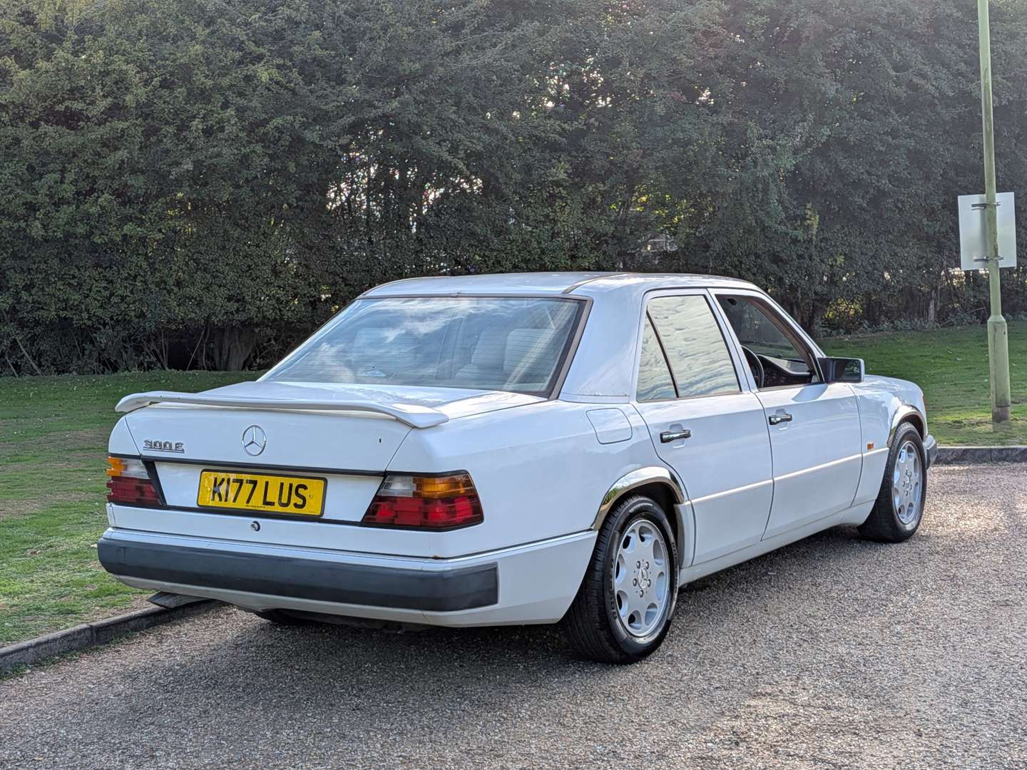 <p>1992 MERCEDES 300E W124 AUTO</p>