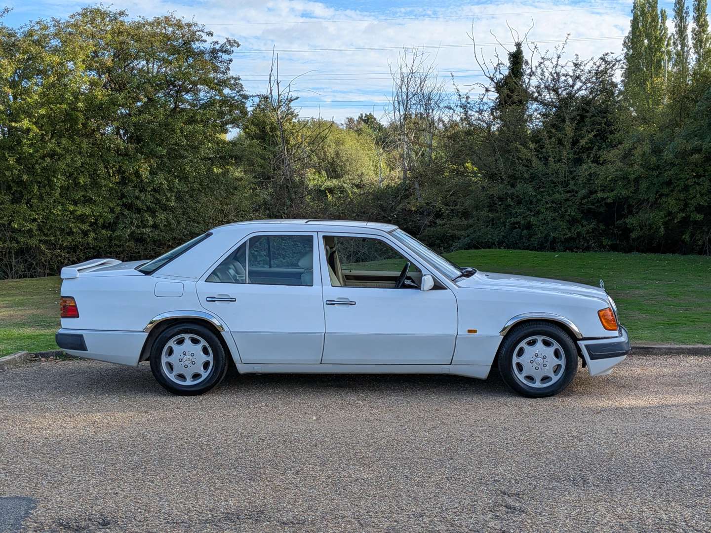 <p>1992 MERCEDES 300E W124 AUTO</p>