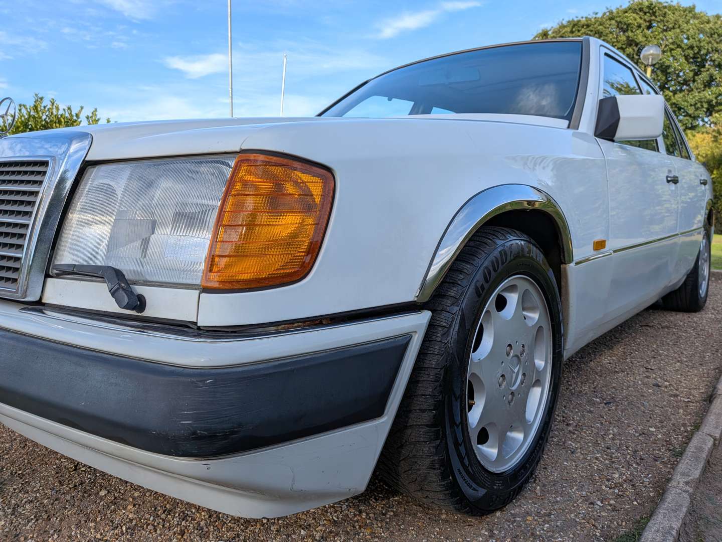 <p>1992 MERCEDES 300E W124 AUTO</p>