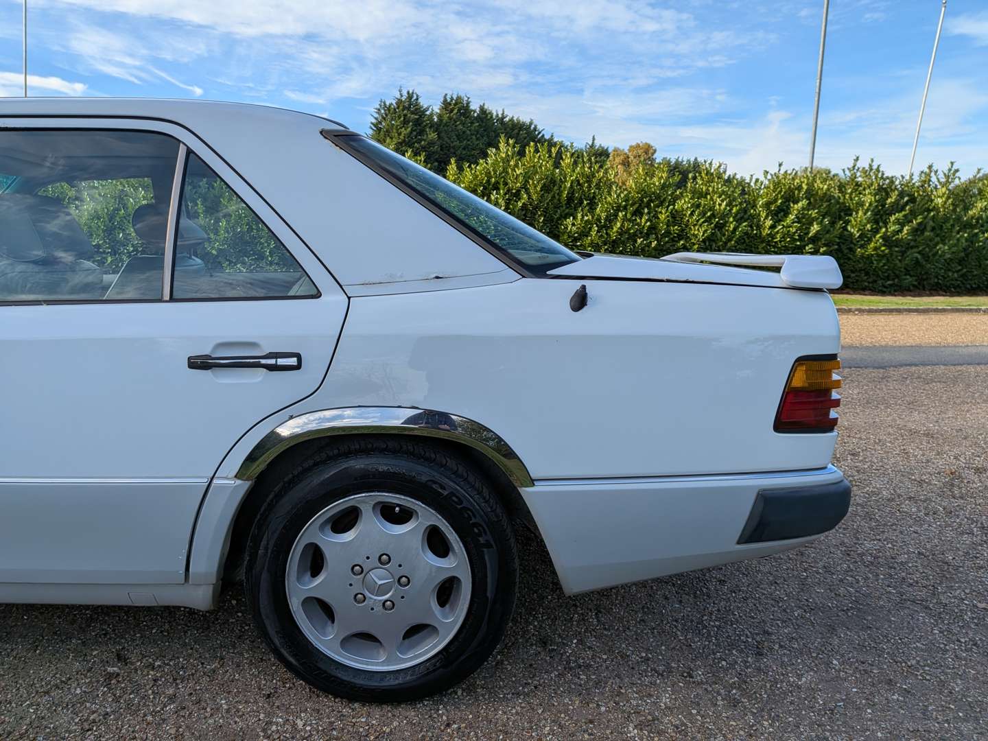 <p>1992 MERCEDES 300E W124 AUTO</p>