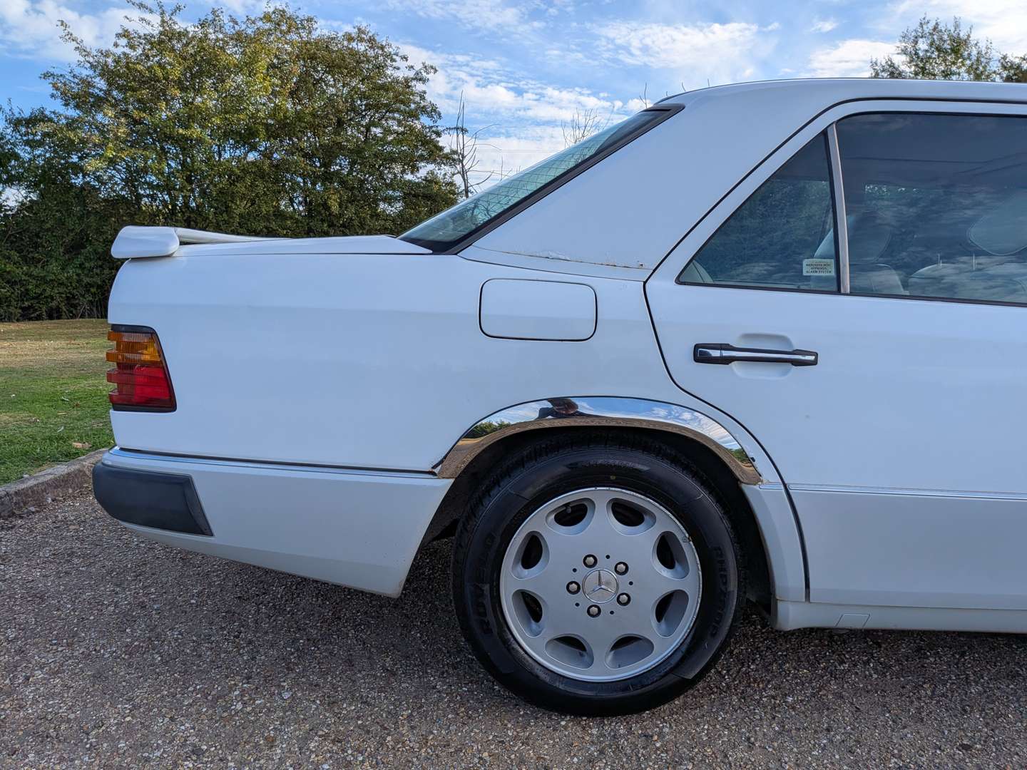 <p>1992 MERCEDES 300E W124 AUTO</p>