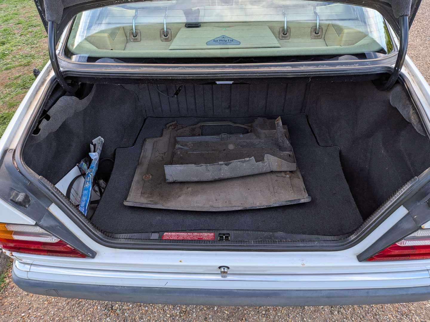 <p>1992 MERCEDES 300E W124 AUTO</p>