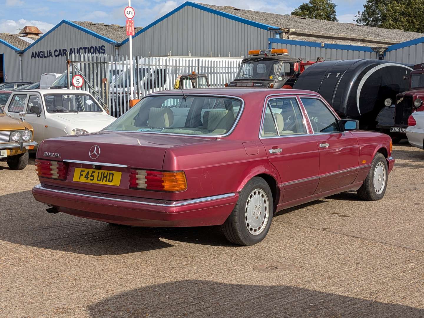 <p>1988 MERCEDES 300SE W126 AUTO</p>
