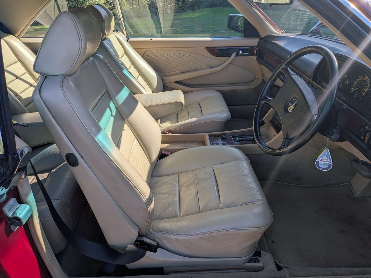 <p>1987 MERCEDES 500SEC C126</p>