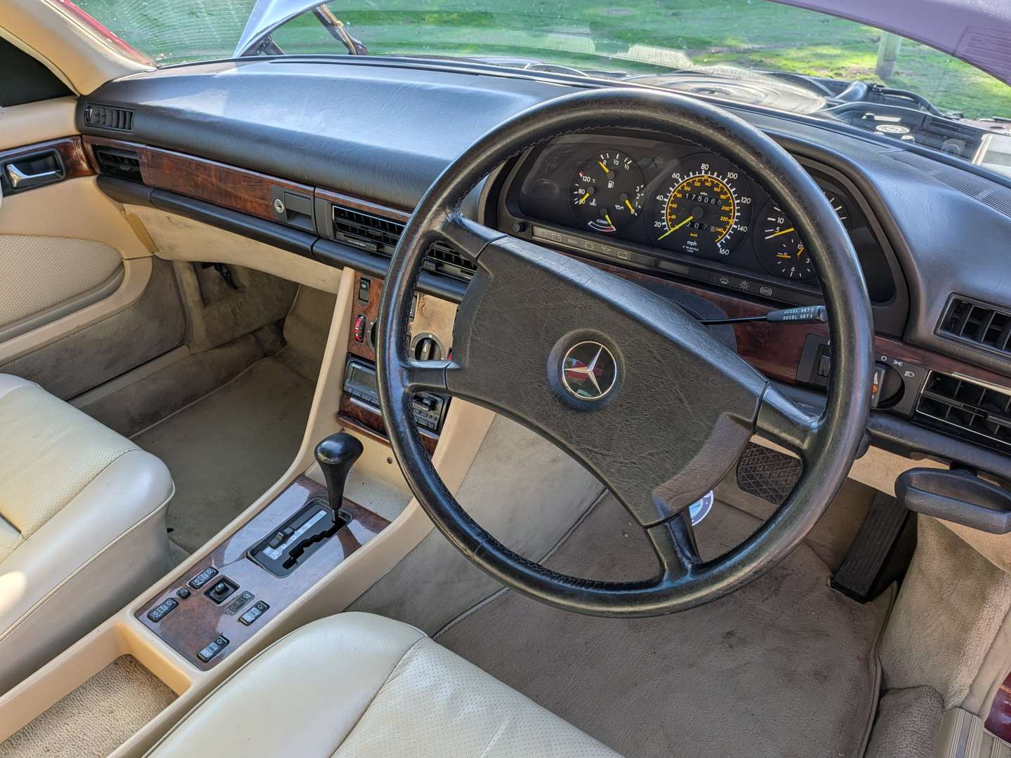 <p>1987 MERCEDES 500SEC C126</p>