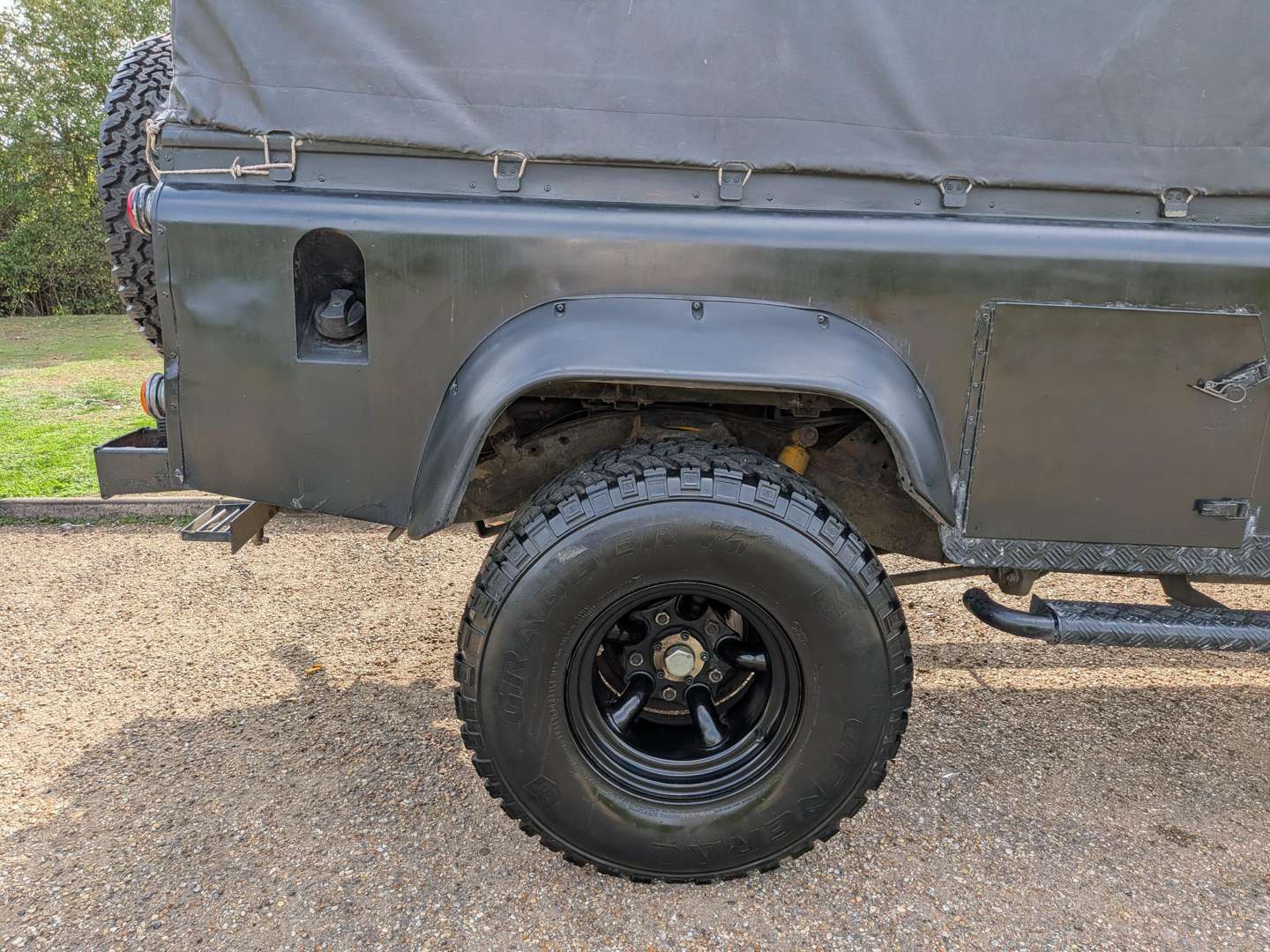 <p>1994 LAND ROVER DEFENDER 110</p>
