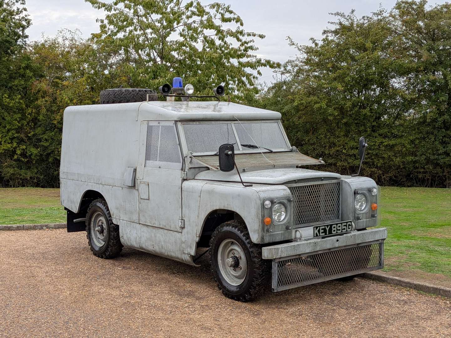 <p>1969 LAND ROVER SERIES 2A 109"</p>