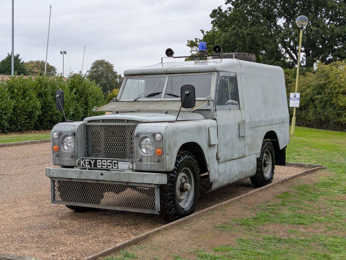 <p>1969 LAND ROVER SERIES 2A 109"</p>