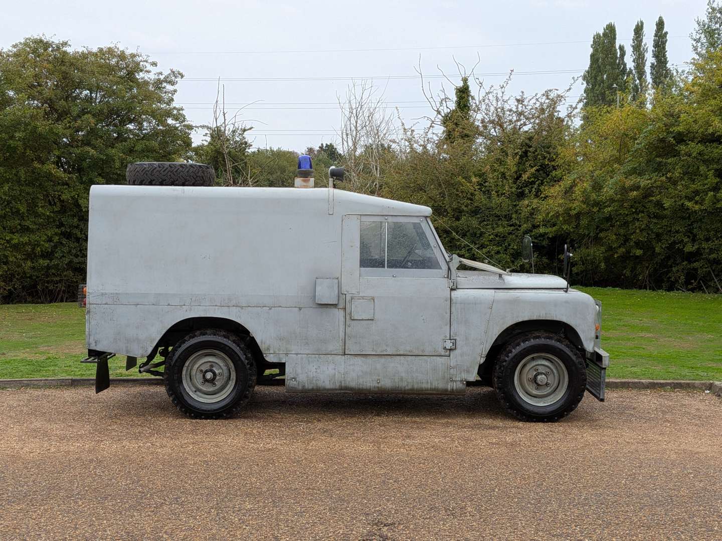 <p>1969 LAND ROVER SERIES 2A 109"</p>