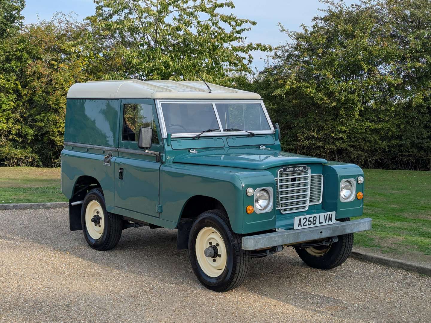 <p>1984 LAND ROVER SERIES 3 SWB</p>