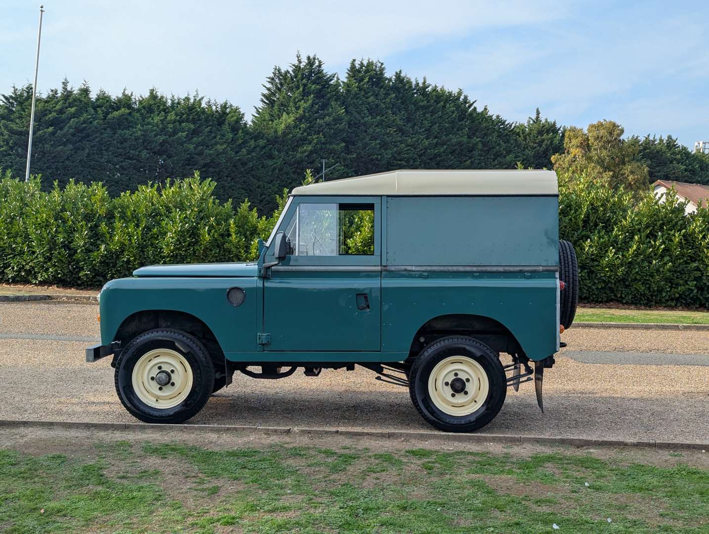 <p>1984 LAND ROVER SERIES 3 SWB</p>