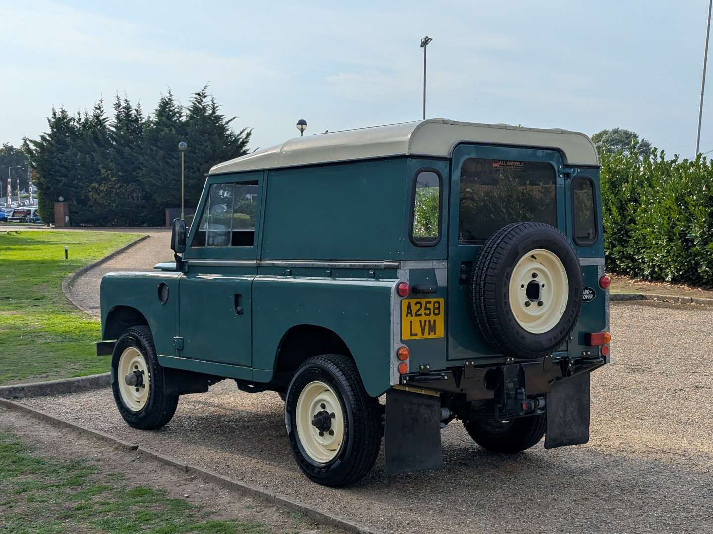 <p>1984 LAND ROVER SERIES 3 SWB</p>