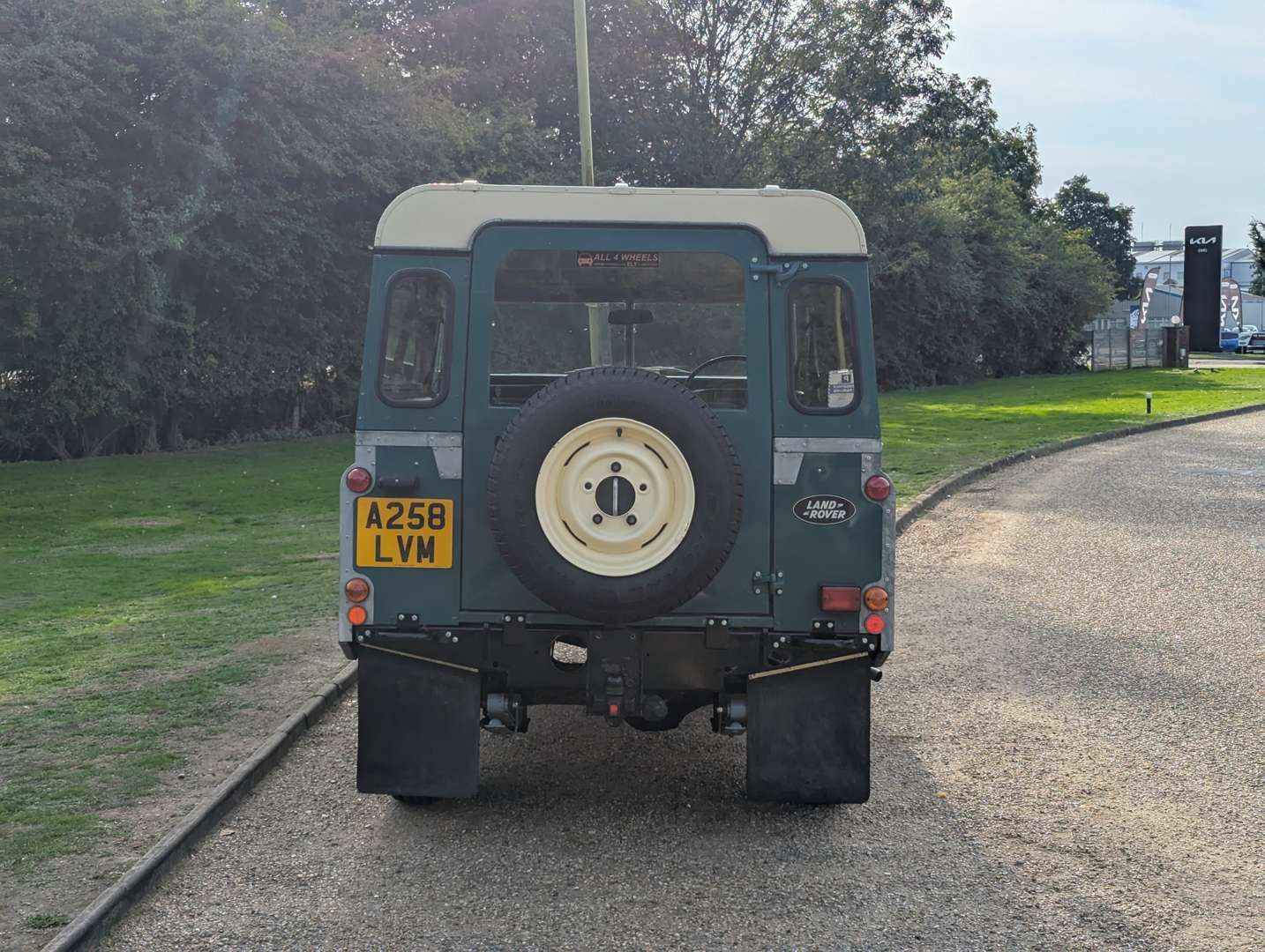 <p>1984 LAND ROVER SERIES 3 SWB</p>