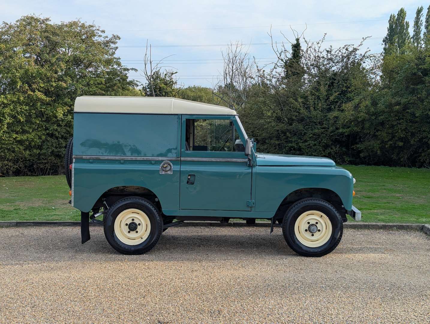 <p>1984 LAND ROVER SERIES 3 SWB</p>