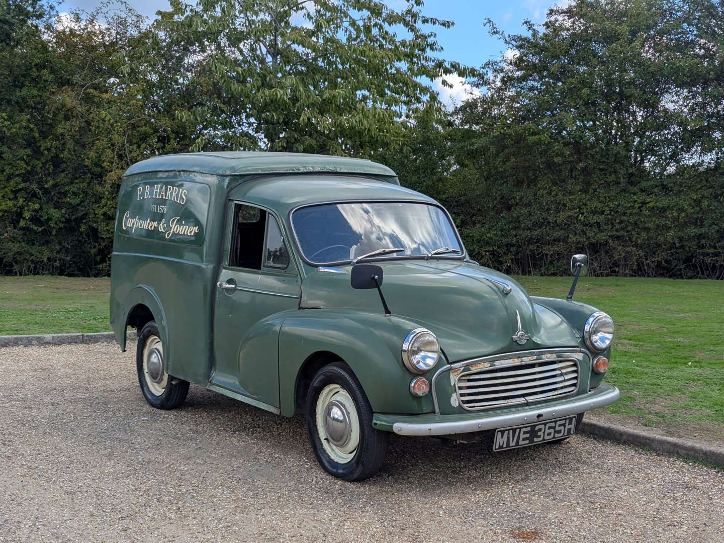 <p>1969 MORRIS LIGHT VAN</p>