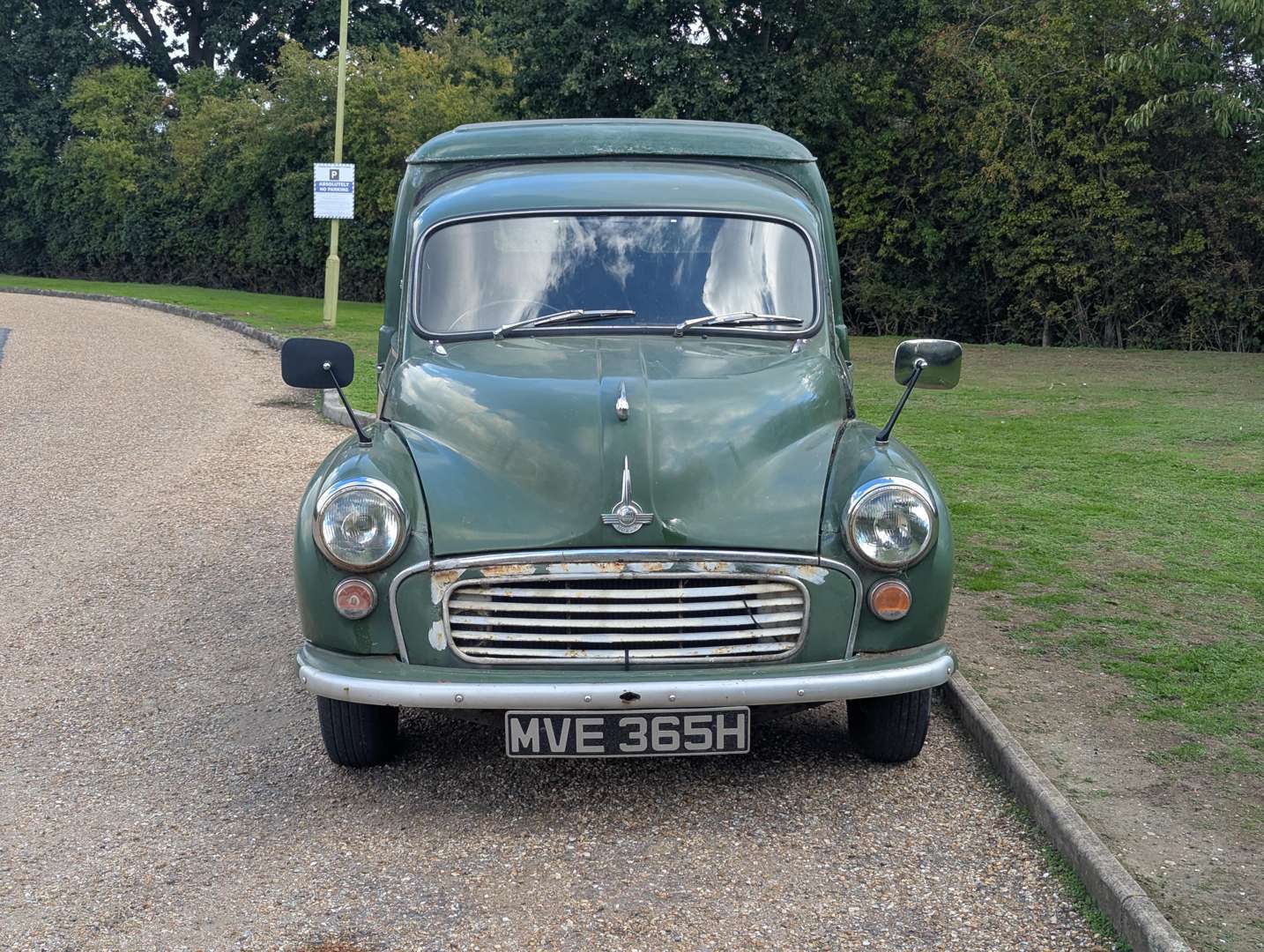 <p>1969 MORRIS LIGHT VAN</p>