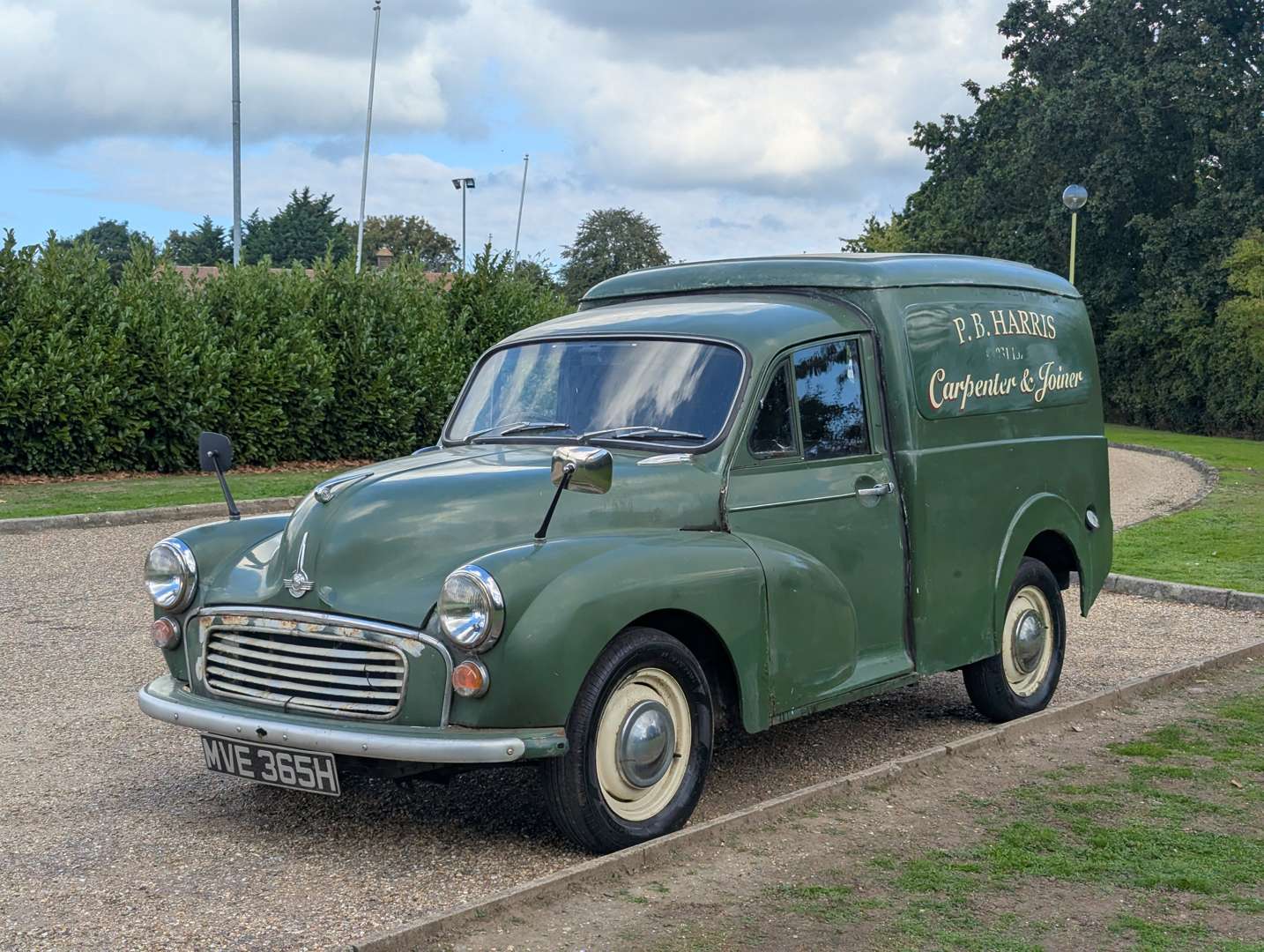 <p>1969 MORRIS LIGHT VAN</p>