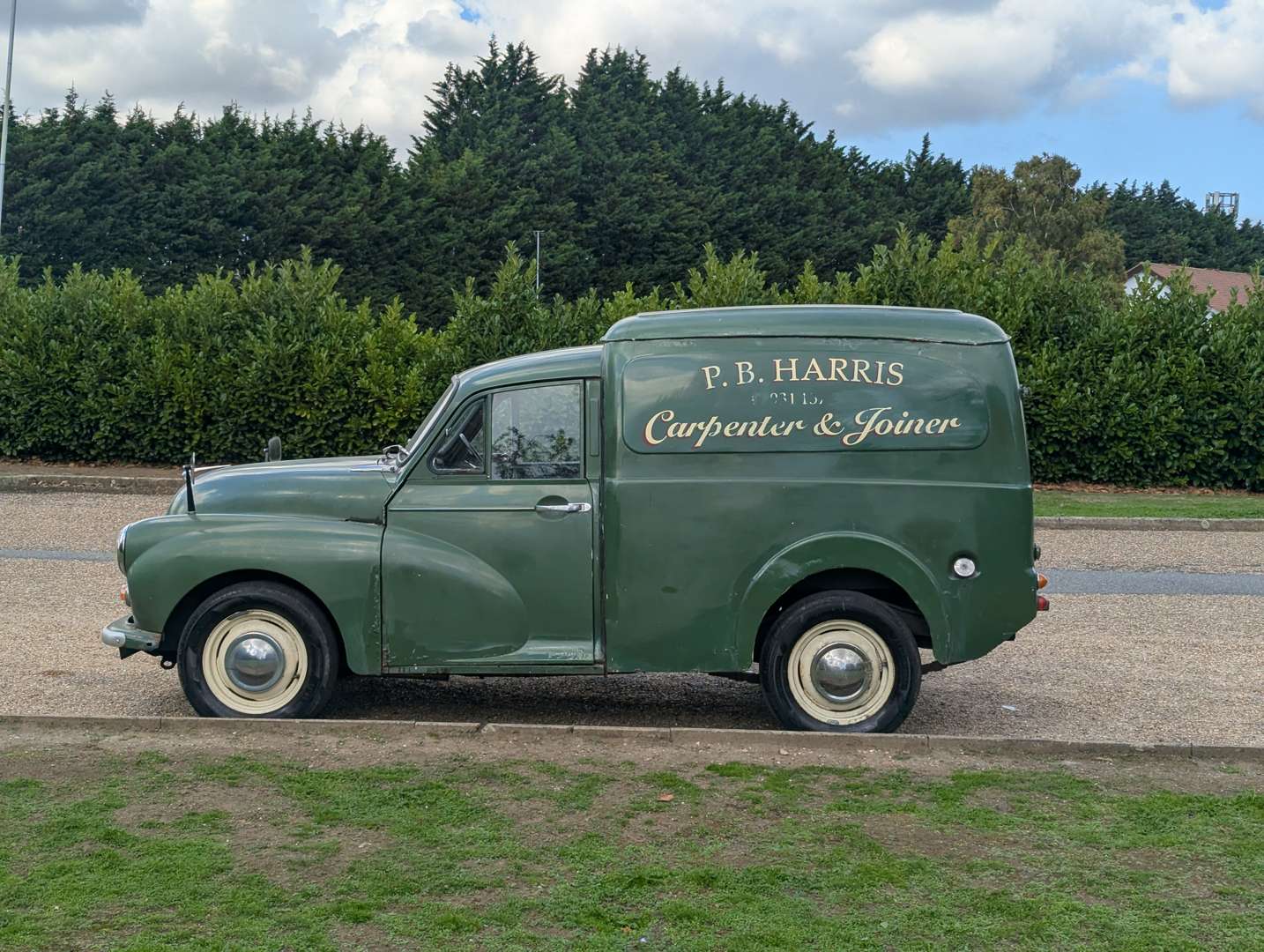 <p>1969 MORRIS LIGHT VAN</p>