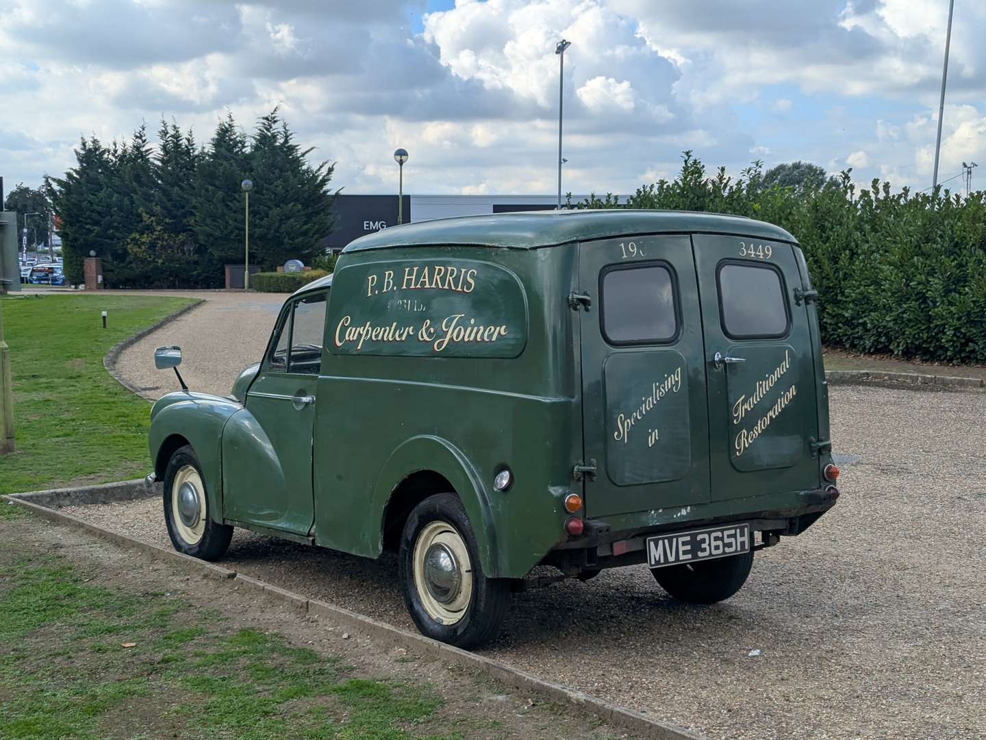 <p>1969 MORRIS LIGHT VAN</p>