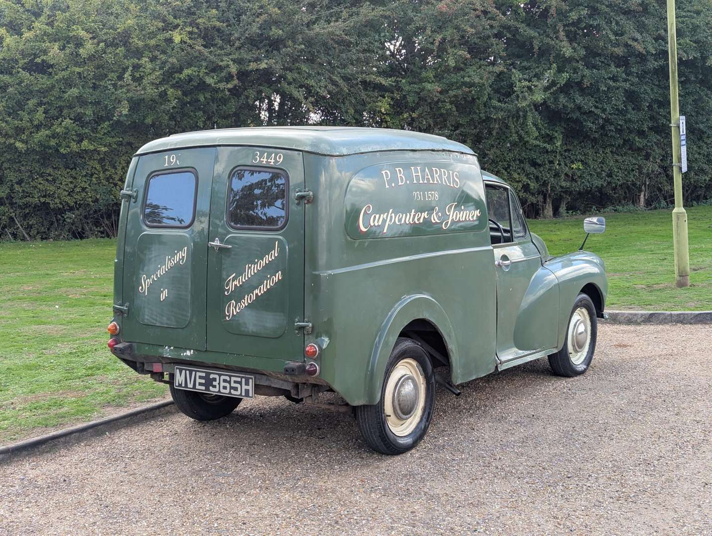 <p>1969 MORRIS LIGHT VAN</p>