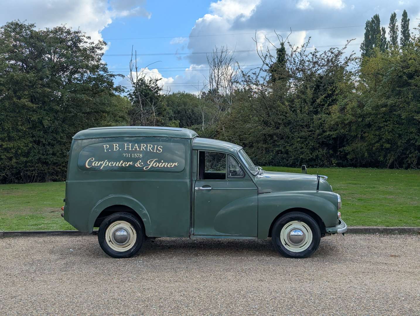 <p>1969 MORRIS LIGHT VAN</p>